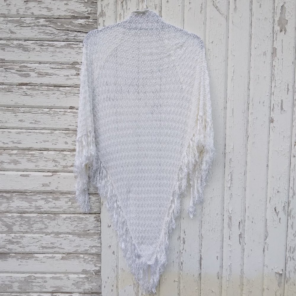 Vintage 70s White Lace Triangle Fringe Shawl